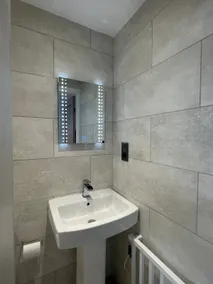 Luxury Suite - Balcony Apartment Luddenden Ft - Image 5