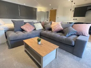 Luxury Suite - Balcony Apartment Luddenden Ft - Image 2