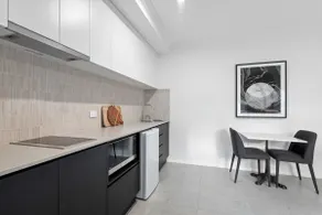 Contemporary studio on Marine - Image 2