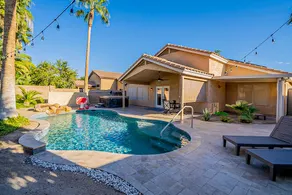 ~Heated Pool/Spa, King bed, Amazing Backyard & Location! Hiking, Biking, Parks - Image 5