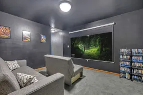 Pocono getaway w/ Hot Tub, Game room, & Theater - Image 2