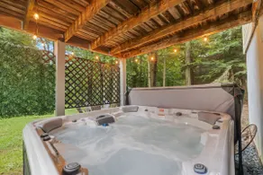 Pocono getaway w/ Hot Tub, Game room, & Theater - Image 3