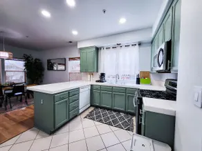 2-Story Family, Dog Stay w/King Bed, Yard, Grill - Image 2