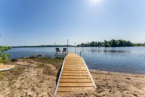 Beachfront cottage on the Ottawa River - Image 2