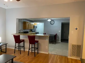 Cozy house with large free parking on premises - Image 4