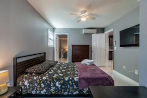 Downtown Orlando 2 bedroom home w/ Full Kitchen & Parking spots - Image 2