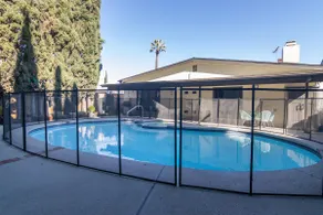 4 Bedroom house large pool & spa in prime location - Image 3