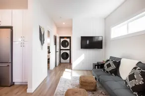 Modern Private Coastal Getaway | Free Parking - Image 5