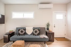 Modern Private Coastal Getaway | Free Parking - Image 3