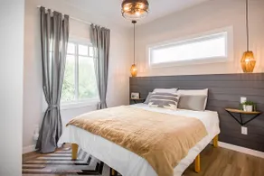 Modern Private Coastal Getaway | Free Parking - Image 2