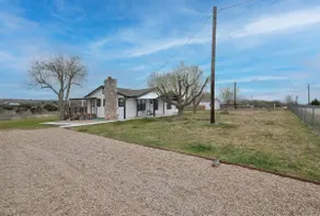 Relaxing 3 bedroom home in the hill country - Image 4
