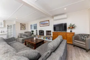 Bellavia Forest Retreat with pool and spa. Minutes to lake and beaches! - Image 5