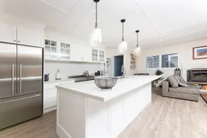 Bellavia Forest Retreat with pool and spa. Minutes to lake and beaches! - Image 4