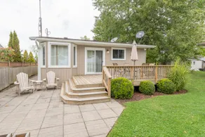 Beautiful Lakefront Cottage Stunning Views - Image 4