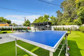 Fun Pool House With Games & Entertainment - Image 4