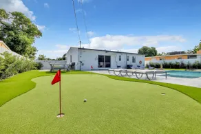 Fun Pool House With Games & Entertainment - Image 2