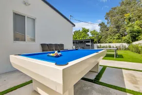 Fun Pool House With Games & Entertainment - Image 3