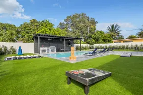 Fun Pool House With Games & Entertainment - Image 5