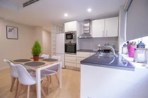 SPACIOUS FLAT IN OLD TOWN - Image 2