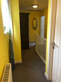 Spacious one bedroom apartment in village centre - Image 3