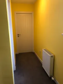 Spacious one bedroom apartment in village centre - Image 4