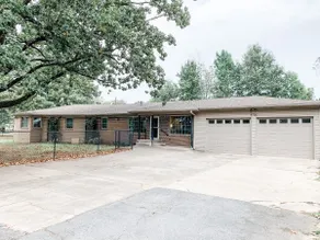 3 Bed/4Bath Great Loc for Restaurant & Shop - Image 2