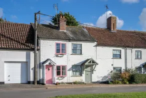 1 Bed Cottage Sleeps 2 with Hot Tub & Pets Welcome - Image 5