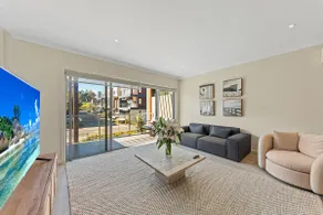 Marina Townhouse. Suitable for two families. - Image 2