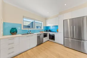 Marina Townhouse. Suitable for two families. - Image 5
