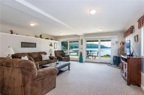 Beautiful lakefront retreat just 15 mins to casino  - Image 5