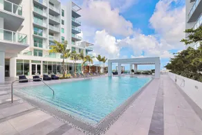 Design District Luxury Bay View - Image 4