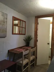 Small 3 room, Large Tub, Private Entrance - Image 3