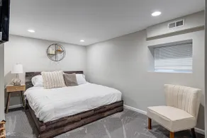 3BR/2BA Dual-Level w/ King Bed, TVs & Washer/Dryer - Image 3