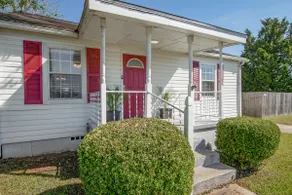 Beautiful 2 bedroom Cottage minutes from UA!!!!! - Image 2