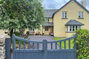Georgian farmhouse sleeps 16 with hottub - Image 3