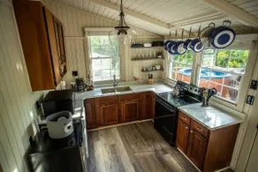 10 mins from Shenandoah National Park ~ Cozy Cabin - Image 5