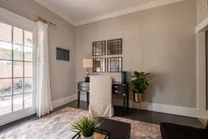 3 bedroom BLOCKS from old fort, walk everywhere. - Image 4