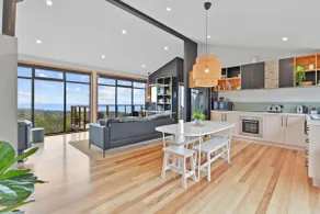 Black Wattle Coastal Retreat - Image 3