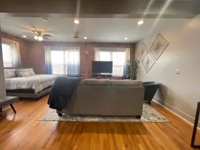 Brick View Studio Apartment located in Deep Duece. - Image 5