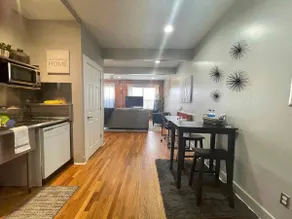 Brick View Studio Apartment located in Deep Duece. - Image 3