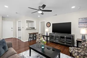 Pristine Upgraded 3B/2Bth w Easy Access to US99 - Image 2
