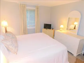 E11 Peaceful 2/2 Ground Level, New Shower & Floors - Image 3
