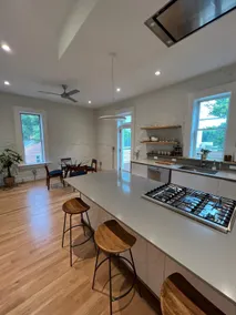 2 bedroom, 1 bath, sleeps 6 w/ private roof deck - Image 4