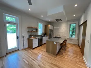 2 bedroom, 1 bath, sleeps 6 w/ private roof deck - Image 2