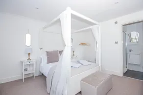 4 bedroom townhouse Historic Warwick town centre - Image 3
