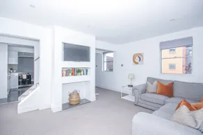4 bedroom townhouse Historic Warwick town centre - Image 4