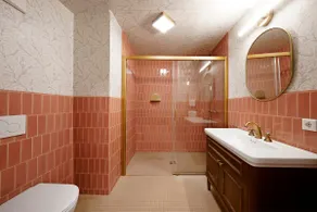 Numa | L Room w/ Bathtub near Hellbrunn Palace - Image 4