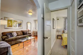 Cheerful Cottage Pet Friendly Close to Downtown - Image 5