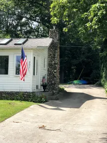 Charming Cottage with Lakeview - Image 2