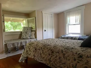 Elk Creek Cottage, with a stunning creek view - Image 4